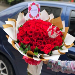 Bouque deluxe x 50 rosas y corona